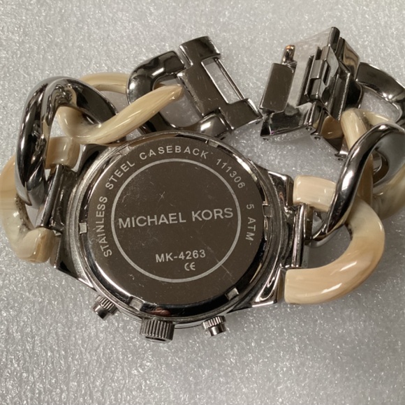Michael Kors Women’s Runway Twist Chronograph Watch MK-4263 - Picture 5 of 11
